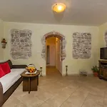 Velenik D&i דירה פורץ